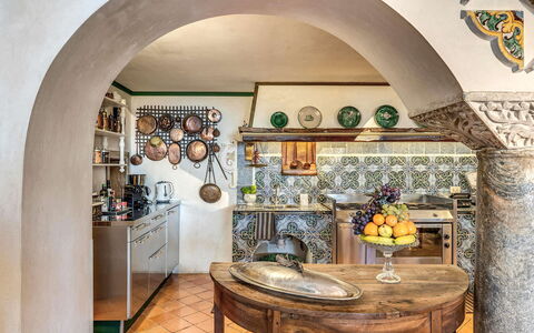 Villa Madonna di Costantinopoli: Interior Design, Pavimentazione, Cucina, Mobilia, Soffitto, Controsoffitto, Piastrella, Sedia, Cabinetry, Pianta Della Casa