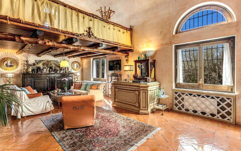 Villa Madonna di Costantinopoli: Parete, Mobilia, Interior Design, Pavimentazione, Casa, Illuminazione, Pavimento, Divano, Sedia, Soggiorno