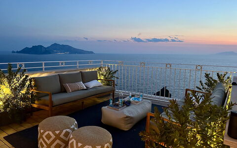Casa Oscar: Corpo D'Acqua, Mobilia, Mare, Mobili Da Esterno, Tavolo, Costiera E Morfologie Oceanic, Costa, Sedia, Oceano, Vaso Di Fiori