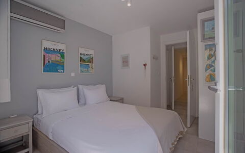 Villa Talassa: Mobilia, Appartamento, Interior Design, Casa, Pavimento, Camera Da Letto, Letto, Sedia, Cuscino, Bedding