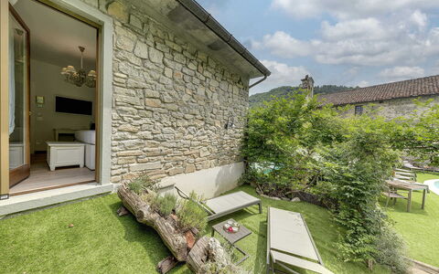 Villa Senio: Giardino, Muro ​​Di Pietra, Backyard, Cortile, Landscaping, Cortile, Villa, Agriturismo, Pianta Della Casa, Mobili Da Esterno
