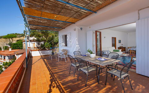 Sea Scent: Mobilia, Sedia, Cucina & Sala Da Pranzo Tavolo, Balcone, Mobili Da Esterno, Tavolo Esterno, Pianta Della Casa, Shade, Color Legno, Eco Hotel