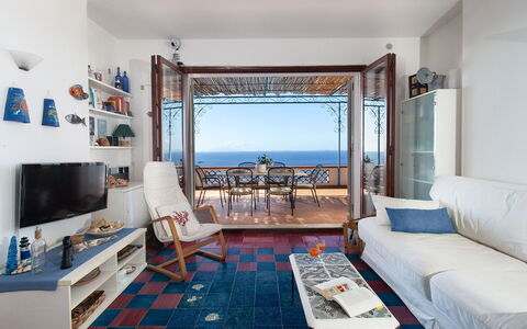 Sea Scent: Mobilia, Pavimento, Mare, Pavimentazione, Interior Design, Tavolo, Sedia, Soggiorno, Divano, Oceano