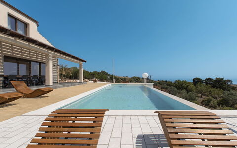 Villa Priscilla: Materiale Composito, Piscina, Deck, Latifoglie, Design, Shade, Ricorrere, Plank, Boardwalk, Mobili Da Esterno