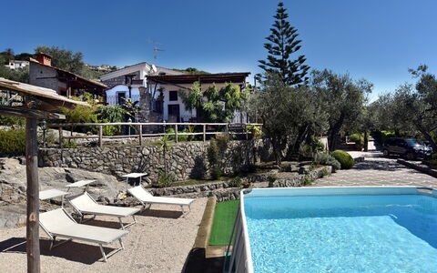 Villa Birbante: Ricorrere, Piscina, Eco Hotel, Shade, Hacienda, Backyard, Mobili Da Esterno, Villa, Vaso Di Fiori