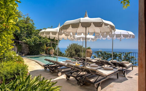 Villa San Giacomo: Mobili Da Esterno, Ombrello, Ricorrere, Piscina, Mobilia, Shade, Lettino, Eco Hotel, Mare