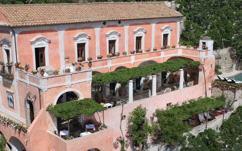 Villa San Giacomo: Architettura, Arco, Hacienda, Balcone, Cortile, Estate, Arcade, Vaso Di Fiori, Villa, Dimora