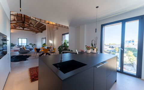 Iris House: Interior Design, Pavimentazione, Pavimento, Mobilia, Casa, Controsoffitto, Cucina, Illuminazione, Soffitto, Cucina & Sala Da Pranzo Tavolo