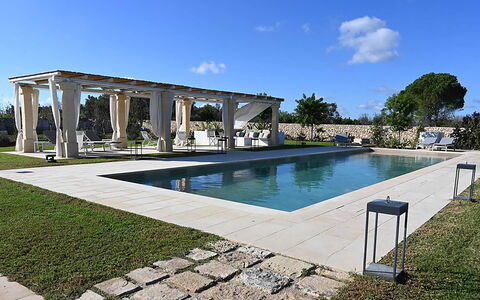 Masseria Loyola: Piscina, Materiale Composito, Shade, Estate, Landscaping, Giardino, Mobili Da Esterno, Calcestruzzo, Cortile, Ricorrere