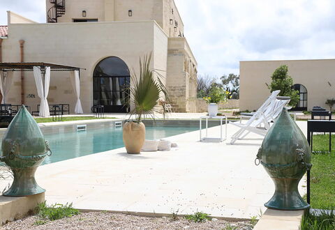 Masseria Loyola: Estate, Piscina, Landscaping, Hacienda, Calcestruzzo, Cortile, Shade, Dimora, Villa, Giochi D'Acqua