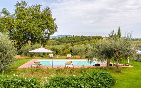 Villa dei Fiori: Giardino, Estate, Prato, Agriturismo, Hacienda, Landscaping, Piantagione, Villa, Backyard