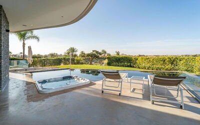 Villa Inaya: Piscina, Ricorrere, Giardino, Landscaping, Mobili Da Esterno, Sedia, Shade, Giochi D'Acqua, Eco Hotel