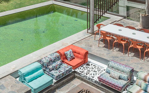 Villa Zaynab: Mobilia, Mobili Da Esterno, Divano, Pavimento, Sedia, Soggiorno, Tavolino Da Caffè, Terrazza, Design