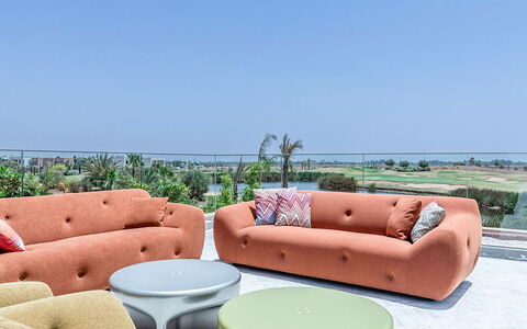 Villa Zaynab: Mobilia, Divano, Soggiorno, Interior Design, Pavimento, Pavimentazione, Comfort, Tavolino Da Caffè, Sedia