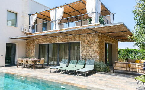 Villa Habiba: Piscina, Mobili Da Esterno, Zona Residenziale, Mobilia, Casa, Ricorrere, Sedia, Estate, Lettino, Villa