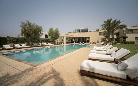 Villa Malak: Piscina, Ricorrere, Lettino, Hotel, Terme, Mobili Da Esterno, Shade, Eco Hotel, Estate, Villa