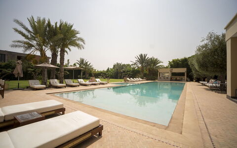 Villa Malak: Piscina, Ricorrere, Mobili Da Esterno, Terme, Lettino, Eco Hotel, Estate, Hacienda, Hotel, Ombrello