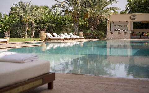 Villa Malak: Piscina, Albero, Ricorrere, Mobili Da Esterno, Ombrello, Lettino, Eco Hotel, Hacienda, Shade, Terme