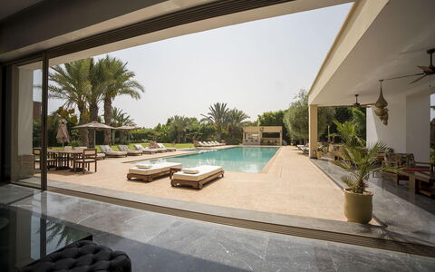 Villa Malak: Piscina, Ricorrere, Mobili Da Esterno, Mobilia, Eco Hotel, Lettino, Estate, Terme, Shade, Sedia
