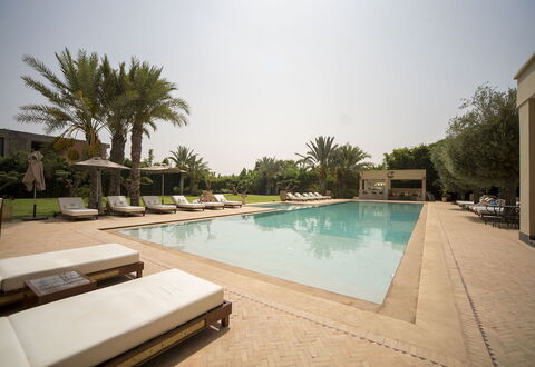 Villa Malak: Piscina, Ricorrere, Mobili Da Esterno, Terme, Lettino, Eco Hotel, Estate, Hacienda, Hotel, Ombrello