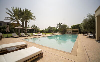 Villa Malak: Piscina, Ricorrere, Mobili Da Esterno, Terme, Lettino, Eco Hotel, Estate, Hacienda, Hotel, Ombrello