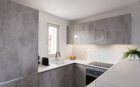 Villa Aspasia: Parete, Pavimentazione, Controsoffitto, Cucina, Pavimento, Interior Design, Casa, Materiale Composito, Elettrodomestico Da Cucina, Cabinetry