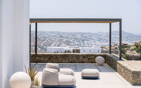 Villa Achille: Mobilia, Pavimento, Divano, Soggiorno, Materiali Naturali, Shade, Sedia, Design, Pianta Della Casa