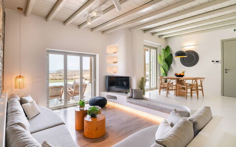 Villa Demetra: Mobilia, Interior Design, Divano, Casa, Appartamento, Soggiorno, Pavimentazione, Pavimento, Camera