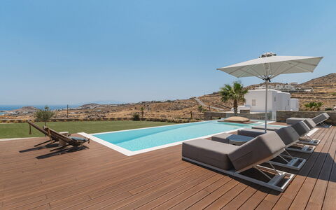 Villa Demetra: Pavimento In Legno, Mobili Da Esterno, Ricorrere, Shade, Latifoglie, Piscina, Eco Hotel, Design, Sedia, Deck