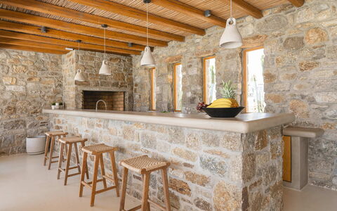 Villa Demetra: Parete, Legna, Mobilia, Interior Design, Pavimentazione, Soffitto, Muro ​​Di Pietra, Controsoffitto, Seggiola Da Bar, Cucina