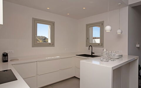 Villa Chimera: Controsoffitto, Cucina, Interior Design, Pavimentazione, Parete, Mobilia, Pavimento, Cabinetry, Soffitto, Lavello