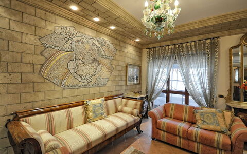 Apartment Bright: Mobilia, Interior Design, Pavimentazione, Parete, Pavimento, Legna, Soffitto, Divano, Illuminazione, Soggiorno
