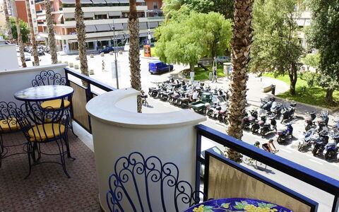 Apartment Bright: Shade, Sedia, Mobili Da Esterno, Balcone, Hotel