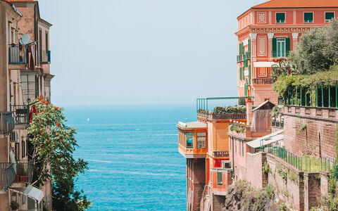 Casa Azul: Blu, Giorno, Costruzione, Città, Zona Residenziale, Appartamento, Quartiere, Architettura, Cittadina, Orizzonte