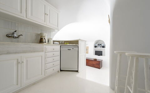 Casa Daphne: Parete, Interior Design, Pavimentazione, Pavimento, Soffitto, Cabinetry, Controsoffitto, Camera, Cucina, Rubinetto
