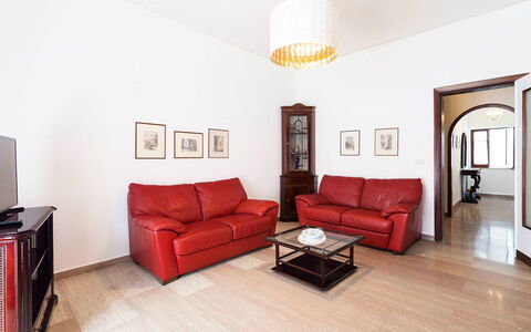 Casa Gina: Mobilia, Interior Design, Pavimentazione, Divano, Pavimento, Legna, Camera, Soggiorno, Tavolo, Soffitto