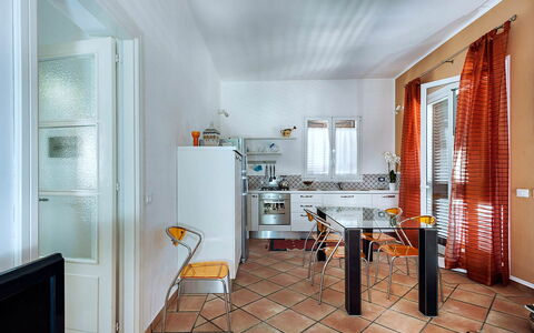 Casa Kita: Mobilia, Pavimentazione, Interior Design, Pavimento, Soffitto, Cucina, Sedia, Camera, Casa, Illuminazione