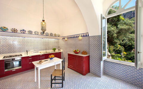 Casa la Riva: Pavimentazione, Interior Design, Pavimento, Piastrella, Soffitto, Camera, Cucina, Mosaico, Modanatura, Sedia