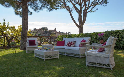 Casa Ravello with Garden: Mobilia, Mobili Da Esterno, Sedia, Giardino, Prato, Cortile, Landscaping, Shade, Bracciolo, Terrazza