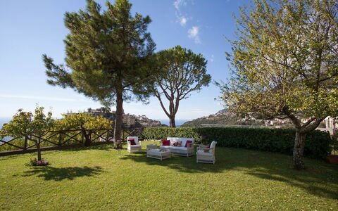Casa Ravello with Garden: Mobilia, Giardino, Prato, Sedia, Landscaping, Shade, Cortile, Parco, Mobili Da Esterno, Backyard