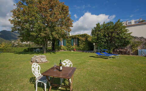 Casa Ravello with Garden: Arbusto, Giardino, Prato, Landscaping, Cortile, Mobili Da Esterno, Backyard, Shade, Parco, Agriturismo