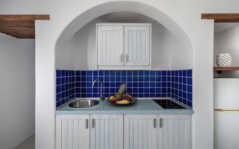 Guest House Zephyros: Cucina, Interior Design, Controsoffitto, Piastrella, Design, Cabinetry, Dipingere, Elettrodomestico Da Cucina, Idraulico Fixture, Cucina Stufa