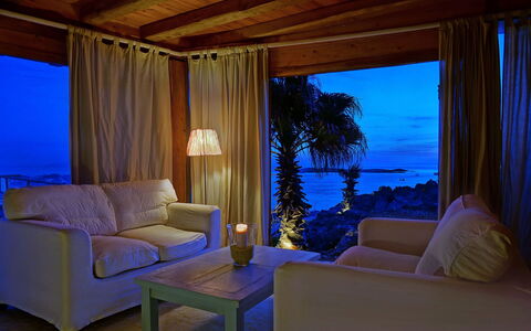 Sunkiss Villa: Mobilia, Interior Design, Illuminazione, Camera, Tenda, Mare, Soggiorno, Sedia, Ricorrere, Eco Hotel