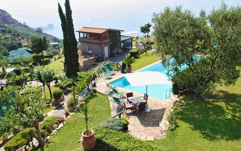 The Sea Farmhouse: Piscina, Ricorrere, Zona Residenziale, Eco Hotel, Estate, Hill Station, Villa, Catena Montuosa, Hacienda, Resort Citta '