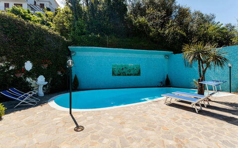 Villa Angel: Blu, Piscina, Acqua, Materiale Composito, Ricorrere, Tempo Libero, Mobili Da Esterno, Eco Hotel, Shade, Landscaping