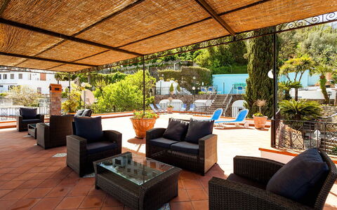 Villa Angel: Mobilia, Mobili Da Esterno, Piscina, Sedia, Ricorrere, Tavolo, Vaso Di Fiori, Tavolo Esterno, Ombrello, Shade