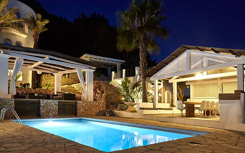Villa Ariel: Piscina, Ricorrere, Pavimento, Mobilia, Mobili Da Esterno, Eco Hotel, Materiale Composito, Sedia, Shade, Estate