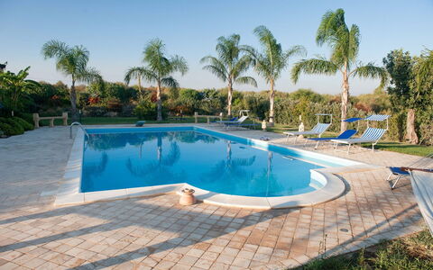 Villa Athena: Piscina, Ricorrere, Tempo Libero, Shade, Materiale Composito, Eco Hotel, Mobili Da Esterno, Flagstone, Piastrella, Ombrello