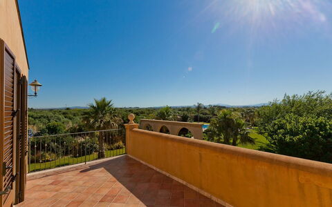 Villa Athena: Cielo, Blu, Architettura, Paesaggio, Estate, Shade, Hacienda, Landscaping, Eco Hotel