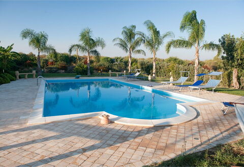 Villa Athena: Piscina, Ricorrere, Tempo Libero, Shade, Materiale Composito, Eco Hotel, Mobili Da Esterno, Flagstone, Piastrella, Ombrello